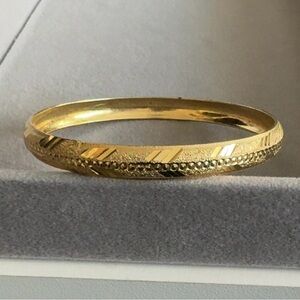Elegant Gold Bangle Bracelet
